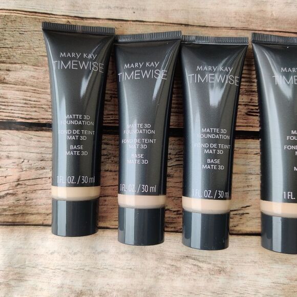 Mary Kay Timewise Matte 3D Foundation Ivory And Beige - Picture 2 of 7